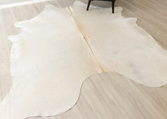 (Rare) Off White Cowhide Rug (Size: 250 X 250 CM) CHR2365