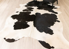 Black And White Cowhide Rug (Size: 260 X 200 CM) CHR2220