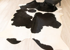 Black And White Cowhide Rug (Size: 240 X 180 CM) CHR2221