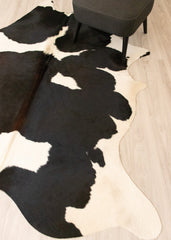 Black And White Cowhide Rug (Size: 230 X 200 CM) CHR2222