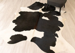 Black And White Cowhide Rug (Size: 230 X 200 CM) CHR2222