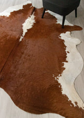 Hereford Brown And White Cowhide Rug (Size: 260 x 220 CM) CHR2536