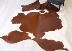 Brown And White Cowhide Rug (Size: 230 X 180 CM) CHR2172