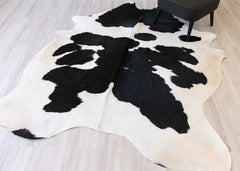 Black And White Cowhide Rug (Size: 240 X 200 CM) CHR2089