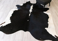 Hereford Black And White Cowhide Rug (Size: 210 x 200 CM) CHR2063
