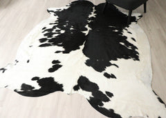 Black And White Cowhide Rug (Size: 230 X 200 CM) CHR2726
