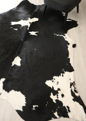 Black And White Cowhide Rug (Size: 240 X 200 CM) CHR2734