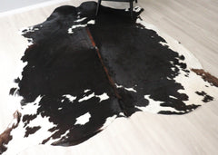 Black And White Cowhide Rug (Size: 240 X 210 CM) CHR2703