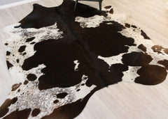 Black And White Cowhide Rug (Size: 260 X 240 CM) CHR2156