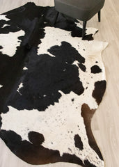 Black And White Cowhide Rug (Size: 250 X 200 CM) CHR2159