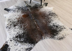 Salt Pepper Tri-Color Cowhide Rug (Size: 260 X 190 CM) CHR2125