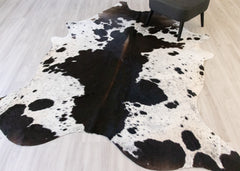 Black And White Cowhide Rug (Size: 250 X 200 CM) CHR2129