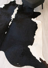 Hereford Black And White Cowhide Rug (Size: 210 x 200 CM) CHR2063
