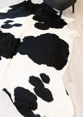 Black And White Cowhide Rug (Size: 270 X 200 CM) CHR2091