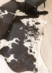 Black And White Cowhide Rug (Size: 260 X 210 CM) CHR2254