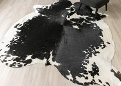 Black And White Cowhide Rug (Size: 250 X 220 CM) CHR2614