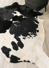 Black And White Cowhide Rug (Size: 210 X 210 CM) CHR1868
