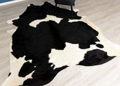 Black And White Cowhide Rug (Size: 280 x 230 CM)