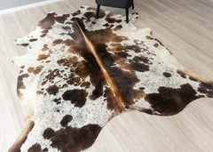 Salt Pepper Tri-Color Cowhide Rug (Size: 240 x 210 CM)