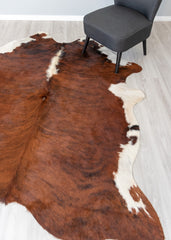 Medium White Spine Belly Brindle Cowhide Rug (Size: 230 x 200 CM)