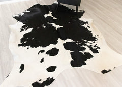 Black And White Cowhide Rug (Size: 240 X 200 CM) CHR2359