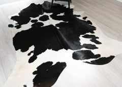 Black And White Cowhide Rug (Size: 260 X 220 CM) CHR2361