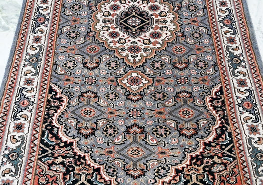 Oriental Agra Hand-Knotted Wool Small Hallway Runner Rug