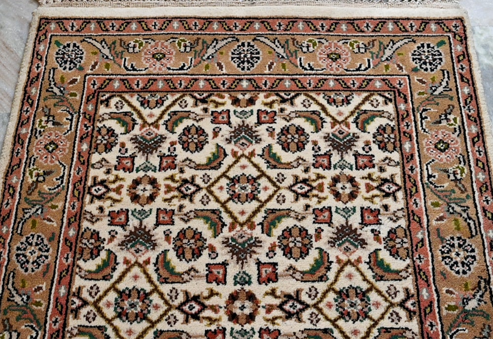 Oriental Agra Hand-Knotted Wool Hallway Runner Rug