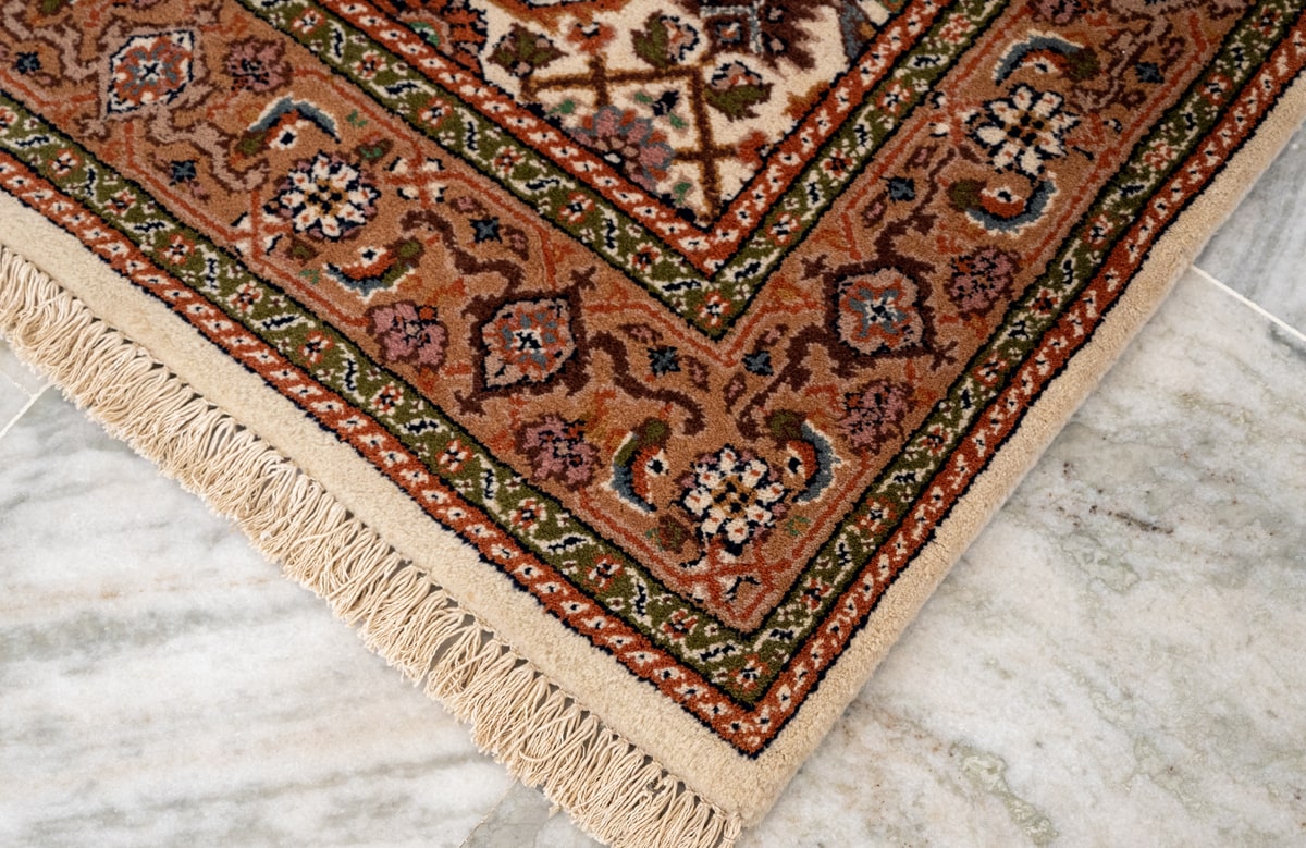 Oriental Agra Hand-Knotted Wool Small Hallway Runner Rug