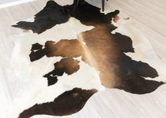 (Rare) Metallic/Rustic Cowhide Rug (Size: 250 X 200 CM) CHR2207