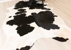 Black And White Cowhide Rug (Size: 260 X 200 CM) CHR2220