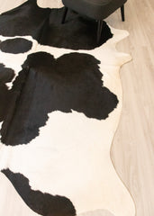 Black And White Cowhide Rug (Size: 240 X 180 CM) CHR2221