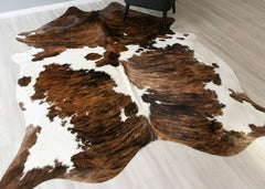 Exotic Tricolor Cowhide Rug (Size: 250 X 210 CM) CHR2540