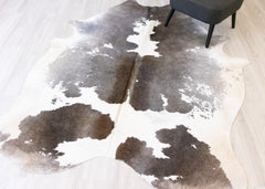(Rare) Metallic/Rustic Cowhide Rug (Size: 230 X 170 CM) CHR2175