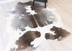 (Rare) Metallic/Rustic Cowhide Rug (Size: 230 X 170 CM) CHR2175