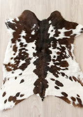 Calfskin - Black/White (Size: 100 X 70 CM)