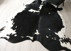 Black And White Cowhide Rug (Size: 230 X 200 CM) CHR2742