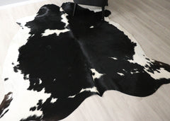 Black And White Cowhide Rug (Size: 230 X 200 CM) CHR2742