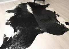 (Rare) Hereford Black And White Cowhide Rug (Size: 270 x 230 CM) CHR2712