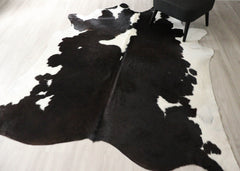 Black And White Cowhide Rug (Size: 240 X 210 CM) CHR2729