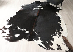 Black And White Cowhide Rug (Size: 240 X 210 CM) CHR2703