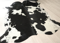 Black And White Cowhide Rug (Size: 230 X 210 CM) CHR2731