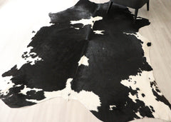 Black And White Cowhide Rug (Size: 240 X 200 CM) CHR2734