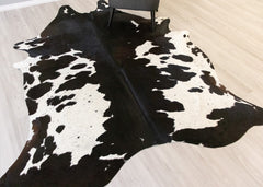 Black And White Cowhide Rug (Size: 250 X 200 CM) CHR2155