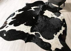 Black And White Cowhide Rug (Size: 240 X 200 CM) CHR2638