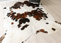 Exotic Tricolor Cowhide Rug (Size: 240 X 220 CM) CHR2644