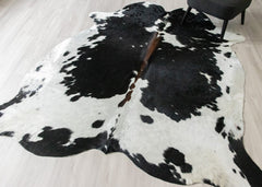 Black And White Cowhide Rug (Size: 250 X 210 CM) CHR2646