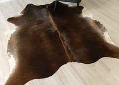 (Rare) Metallic/Rustic Cowhide Rug (Size: 200 X 170 CM) CHR2520