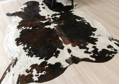 Exotic Tricolor Cowhide Rug (Size: 240 X 210 CM) CHR2628