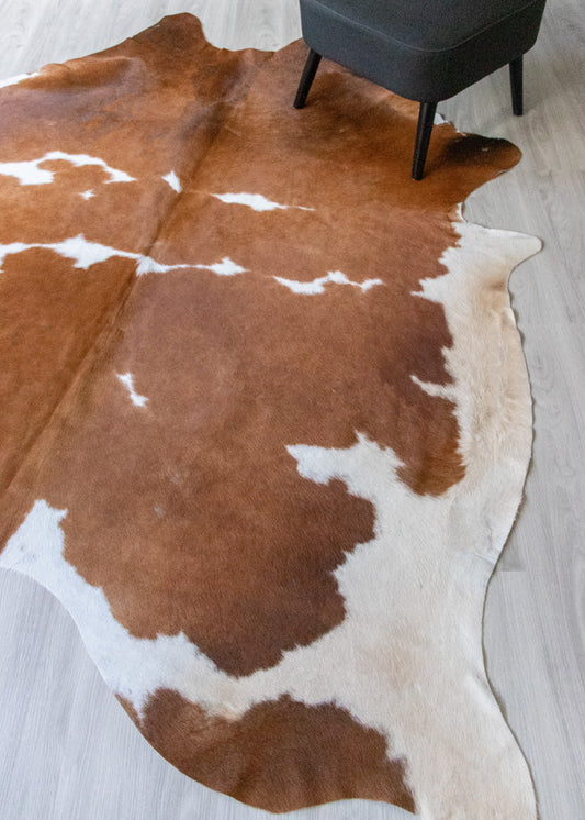 Brown And White Cowhide Rug (Size: 250 X 210 CM) CHR1858